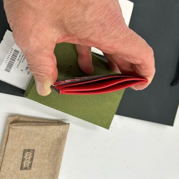 SOLD!!   Women’s Gucci, GG supreme monogram, Apple print card case made in Italy - Picture 5 of 9